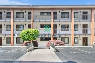 Building Photo - Bright & Remodeled Bellevue Condo | Steps to Downtown | Garage Included