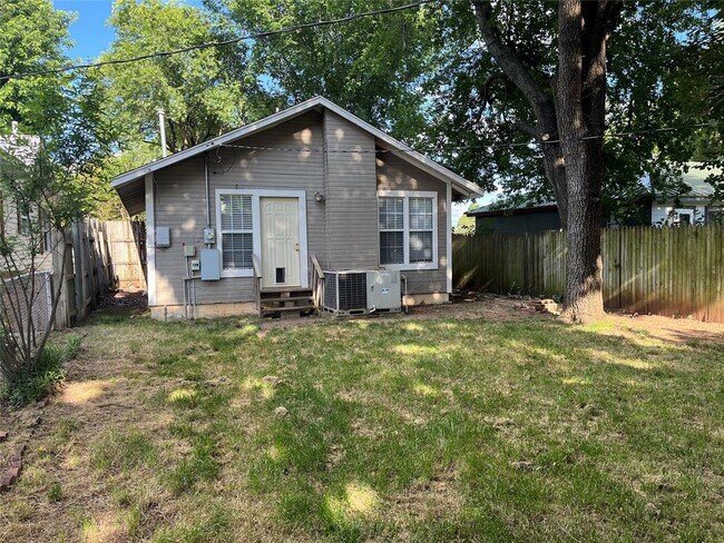 Building Photo - 312 N 6th St