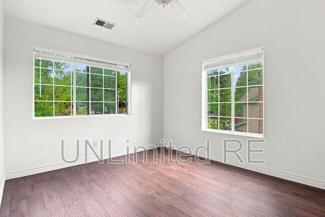 Building Photo - 3272 S Litzler Dr