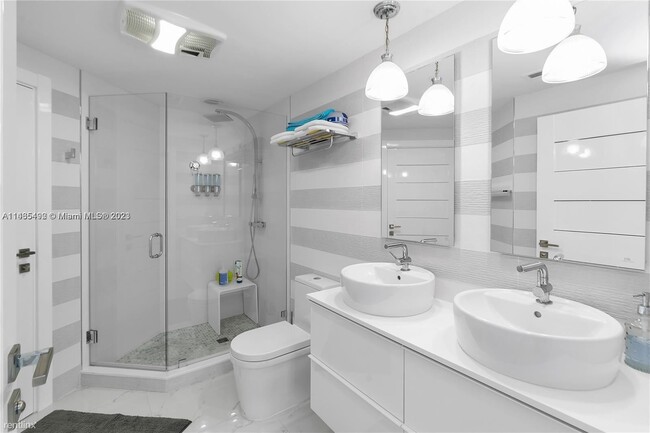 Building Photo - 2 br, 2 bath Condo - 500 Brickell Ave Apt 301