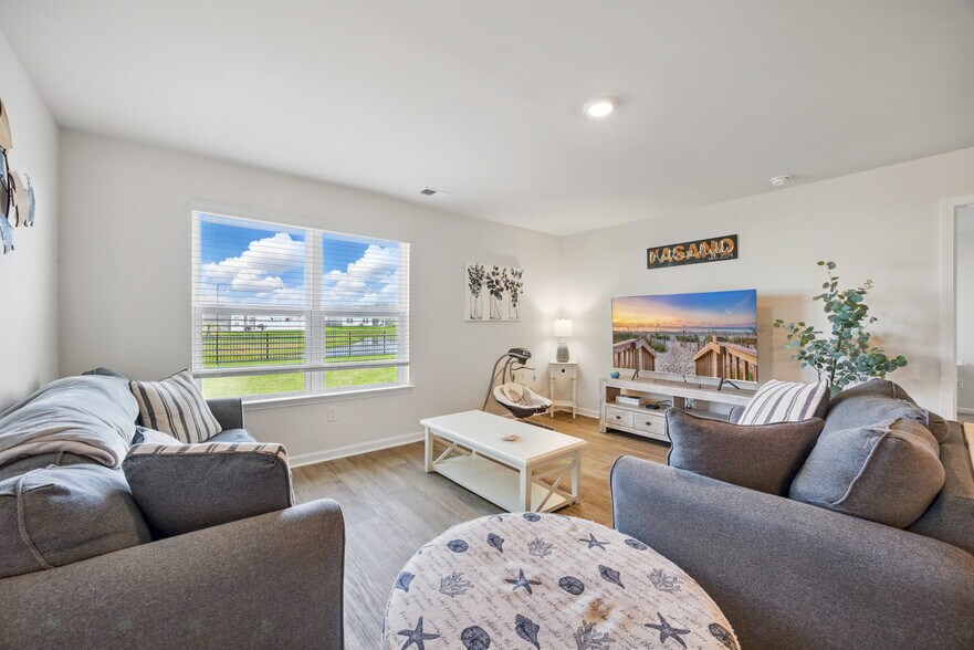 Building Photo - 580 Talisman Trl