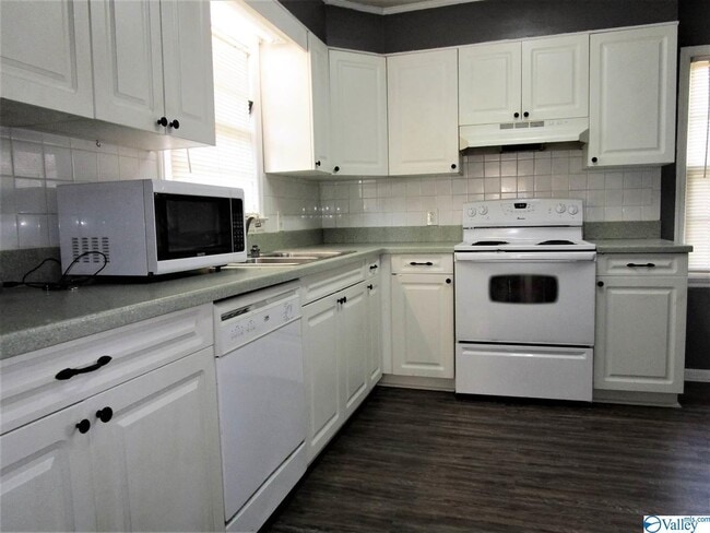 Building Photo - 4004 Cloverdale Dr NW