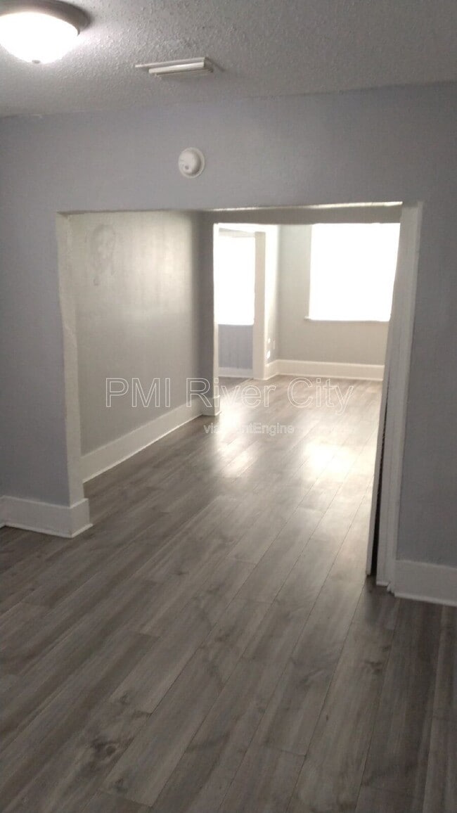 Building Photo - 1331 W 25th St