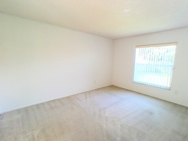 Building Photo - SUMMER SPECIAL 1/2 OFF FIRST MONTH'S RENT ...