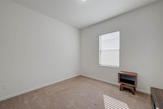 Building Photo - 10133 Pappas Dr