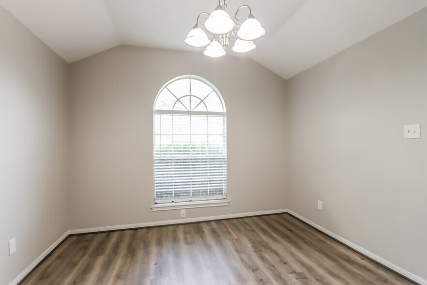 Building Photo - 3030 Killdeer Ln