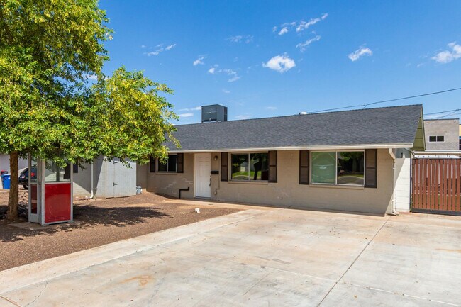 Building Photo - 1100 W 12th St