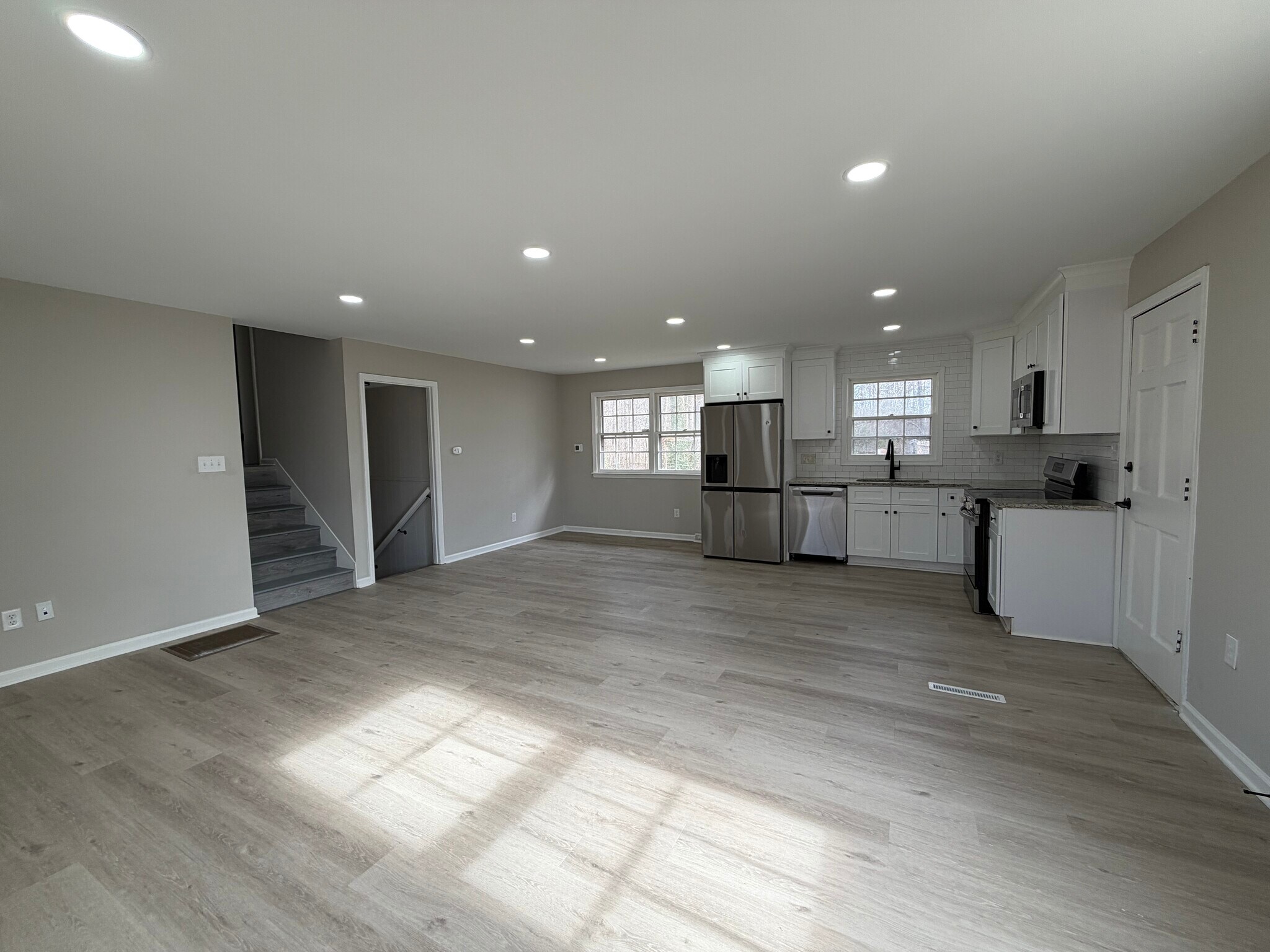 Building Photo - 308 Donna Ave