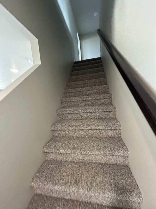 Building Photo - Exquisite 3-Bedroom Home with Modern Elegance and a Great Location!!