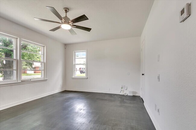 Building Photo - 2116 Andover Ct