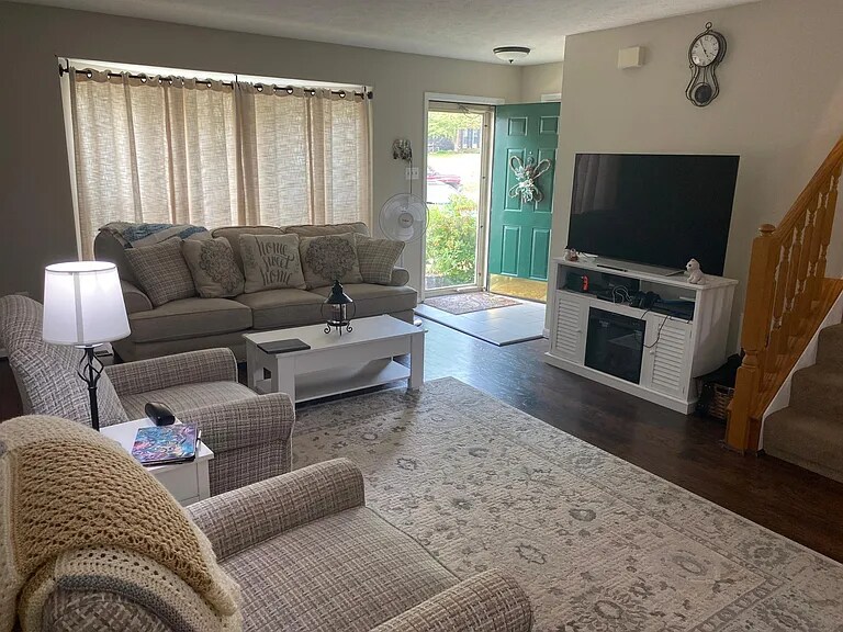 Building Photo - 516 Hollyberry Way