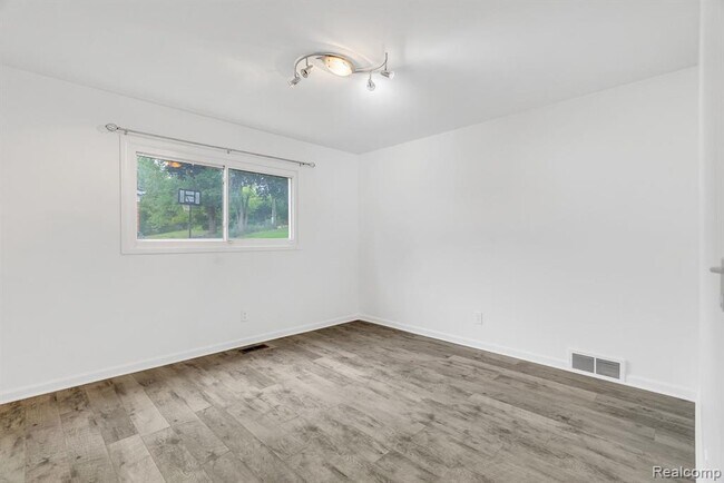 Building Photo - 36939 Heatherton Dr