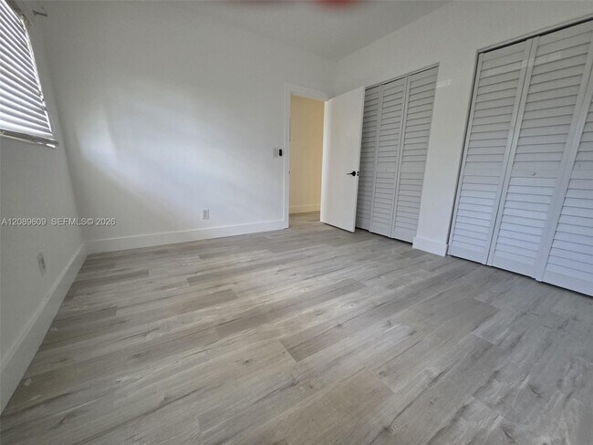 Building Photo - 7845 NE Bayshore Ct