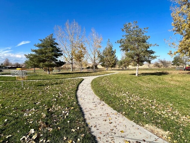 Building Photo - Modern Townhome Living in Tooele