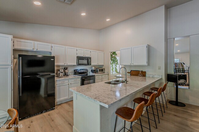 Building Photo - 4730 E Desert Cactus St