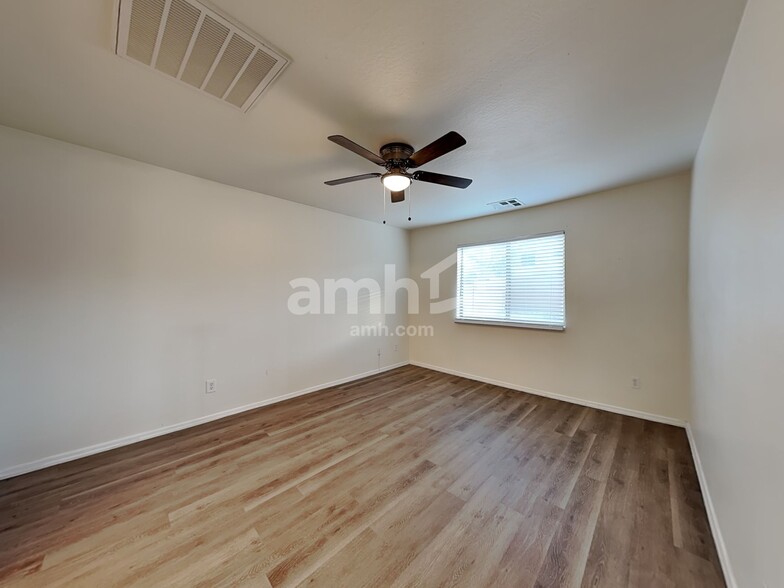 Building Photo - 1651 W Quick Draw Way