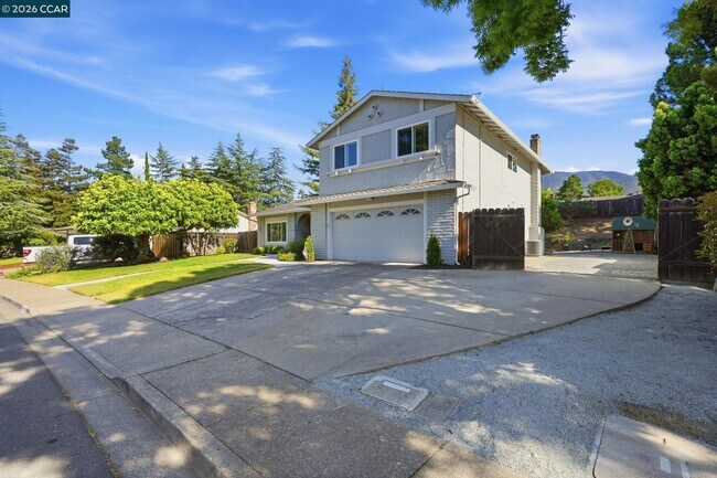 Building Photo - 717 Bloching Cir