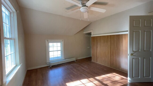 Building Photo - BATTLEGROUND... Historic 3 Bedroom 1 Bath House