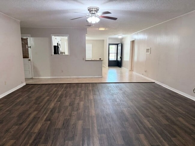 Building Photo - 2728 Encino Ave