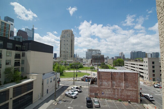 Building Photo - 1426 Callowhill St