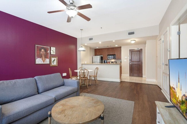 Building Photo - 925 Common St