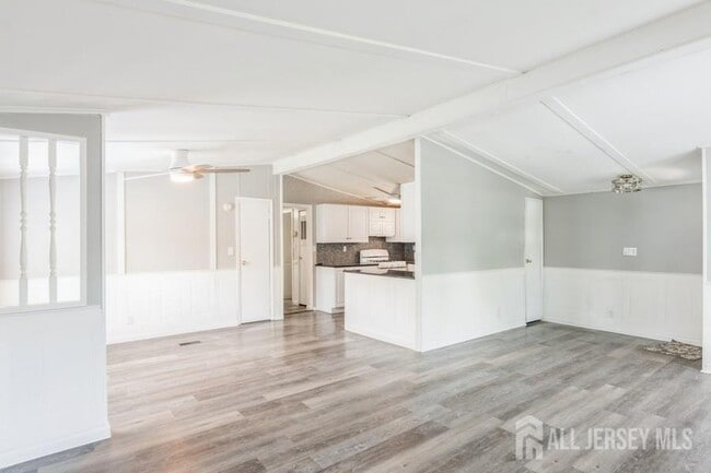 Building Photo - 21 Forest Dr