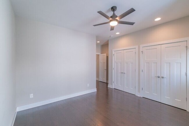 Building Photo - Beautiful Modern Townhome in South End Available 5/1!