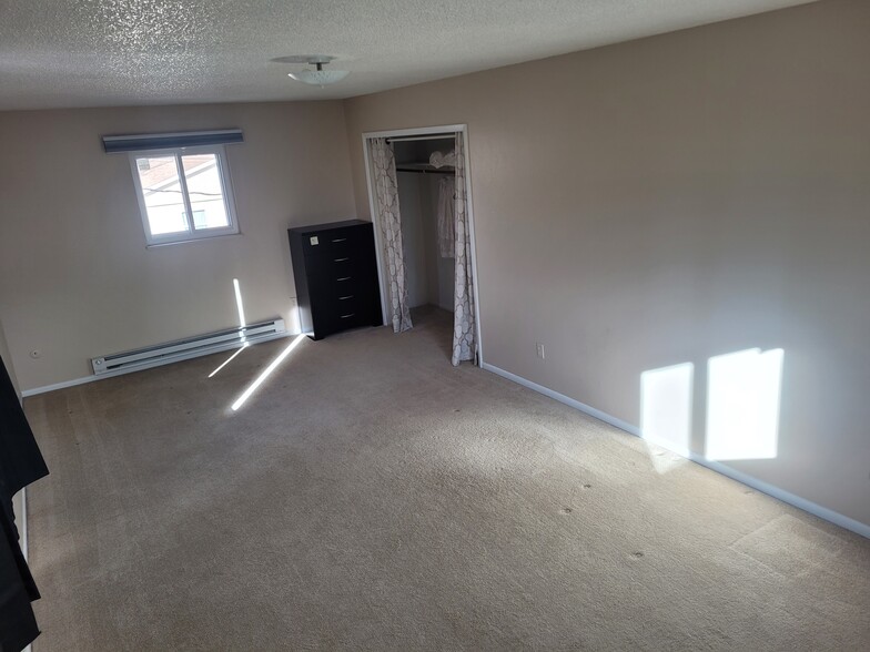 MSTR BDR Pic 2 - 833 Fountain Ct