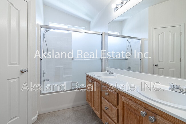 Building Photo - 1016 Schadeck St
