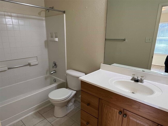 Building Photo - Cozy 2 Bedroom and 2 bathroom duplex for rent in Saginaw!