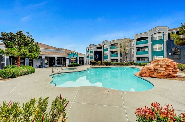 Building Photo - LOCATION! LOCATION! LOCATION! Move-in read...