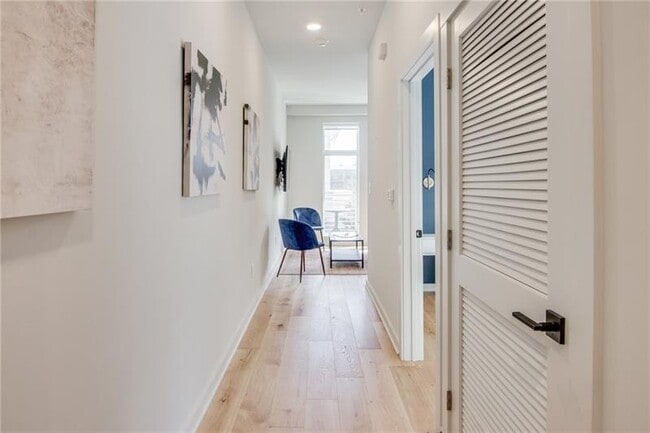 Building Photo - 208 12th St NE