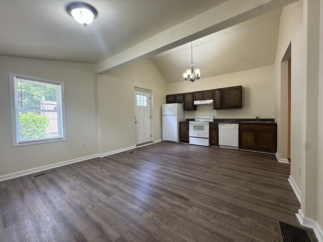 Building Photo - North Hall Cottage Available Soon!