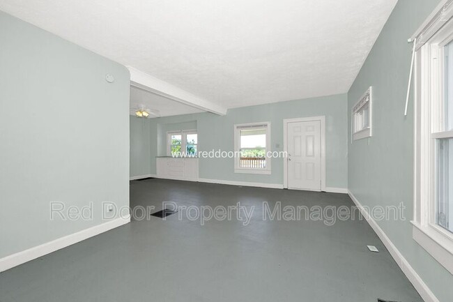 Building Photo - 601 N Sherman Dr