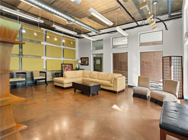 Building Photo - 620 Glen Iris Dr NE