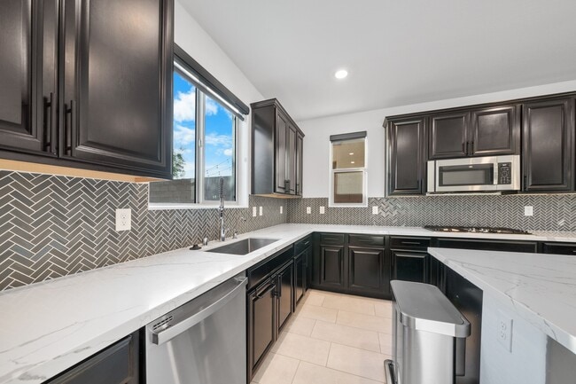 Building Photo - 713 Foreign Reef Wy
