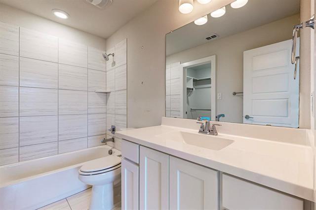 Building Photo - 691 Meandering Ln