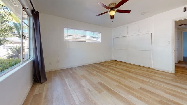 Building Photo - 5231 E Falls View Dr