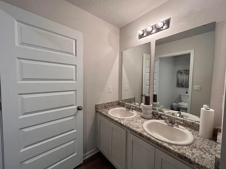 Building Photo - 207 Laurel Hl St