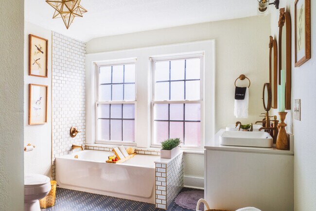 Building Photo - 715 Grandin Rd