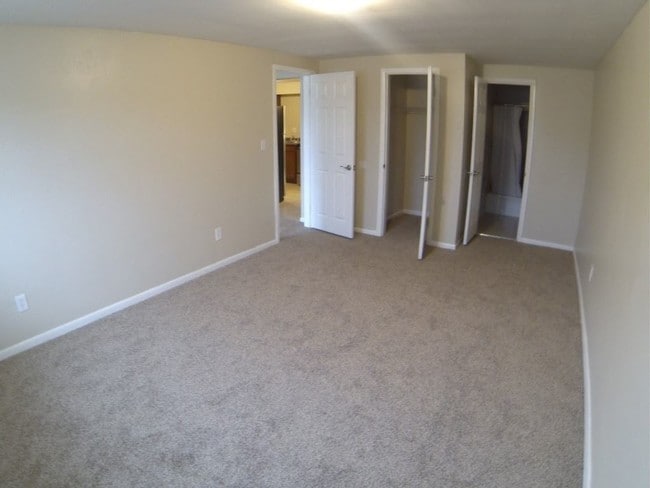 Building Photo - 1 br, 1 bath Apartment - 5029 Aravesta Ave.