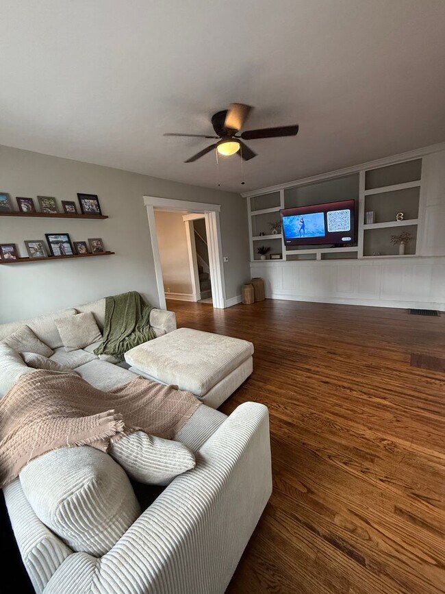 Building Photo - 4 Bedroom, Two Story House