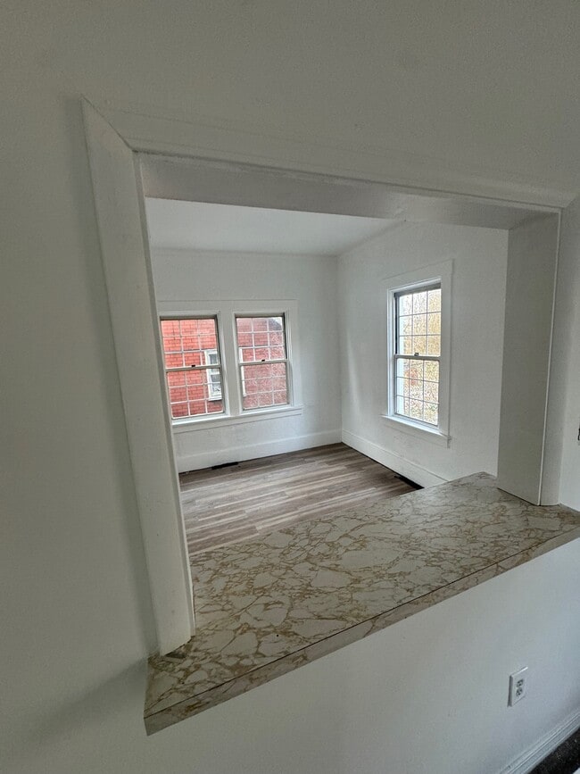 Building Photo - 1355 Drey St