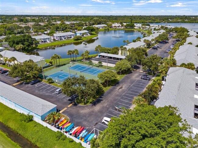 Building Photo - 3889 Pompano Dr SE