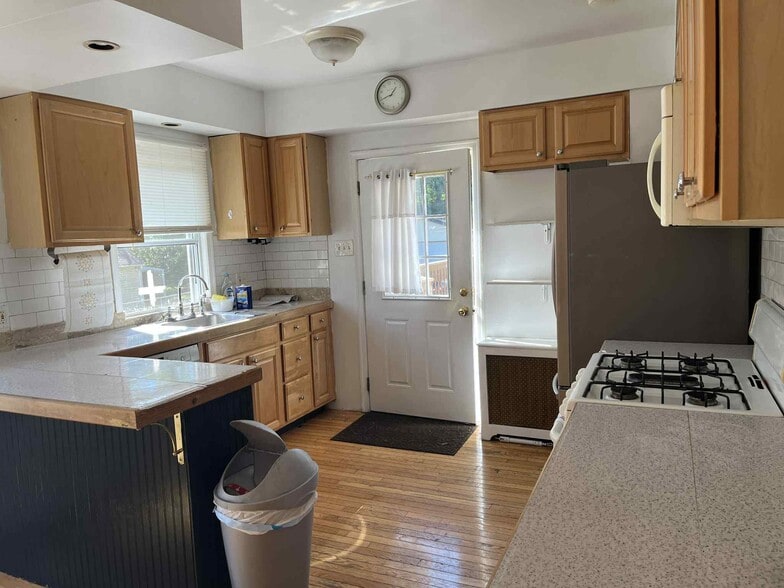 Kitchen - 1368 High Ave