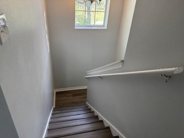 Building Photo - 1803 Royal Ridge Dr