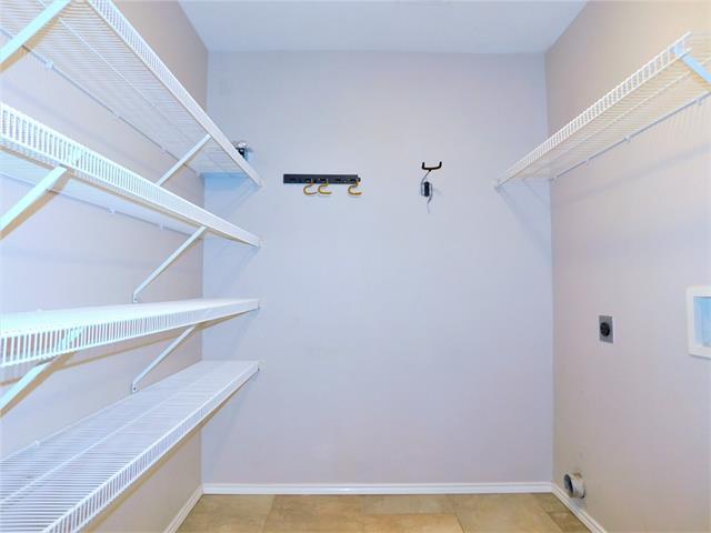 Building Photo - 2209 Lookout Ln