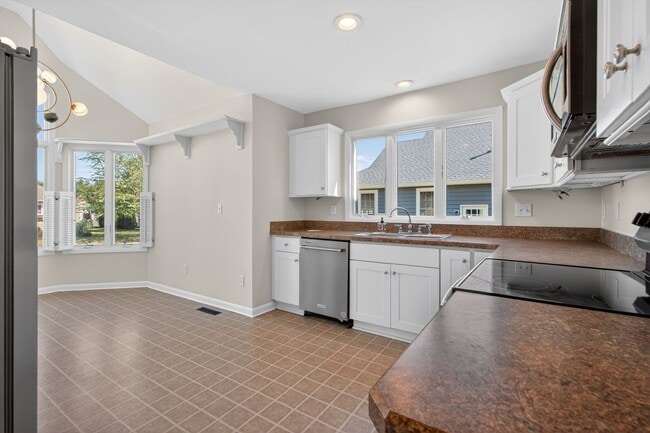 Building Photo - 18609 Broadfield Dr