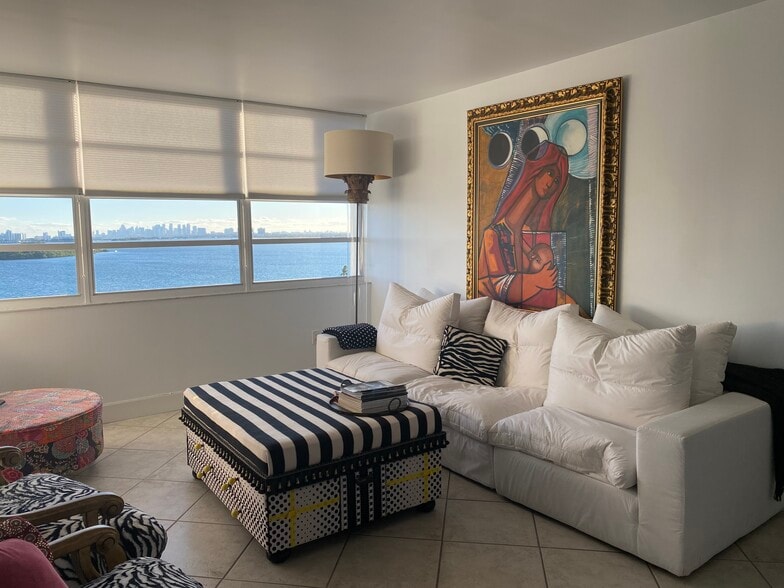 Building Photo - 11930 N Bayshore Dr