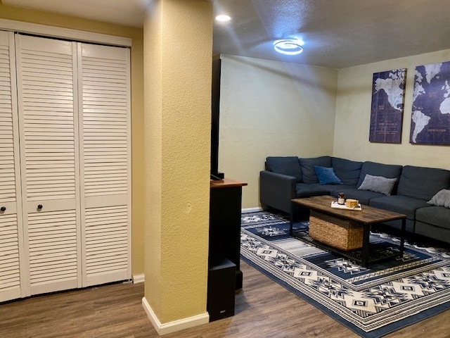 Building Photo - 1510 W Maple Ave